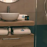 Four לינה וארוחת בוקר