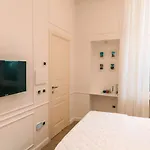 Four 4* פומפיי
