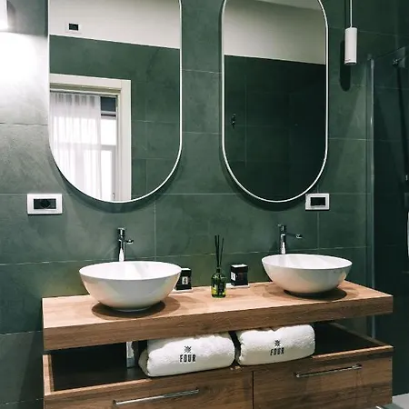 Four לינה וארוחת בוקר