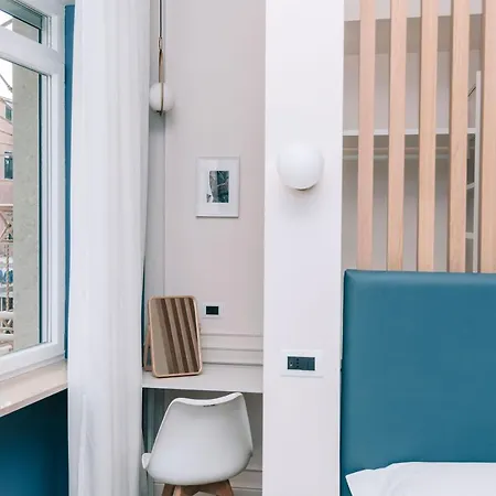 לינה וארוחת בוקר Four