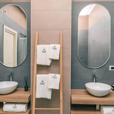 Four לינה וארוחת בוקר פומפיי