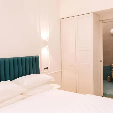 Four לינה וארוחת בוקר 4*