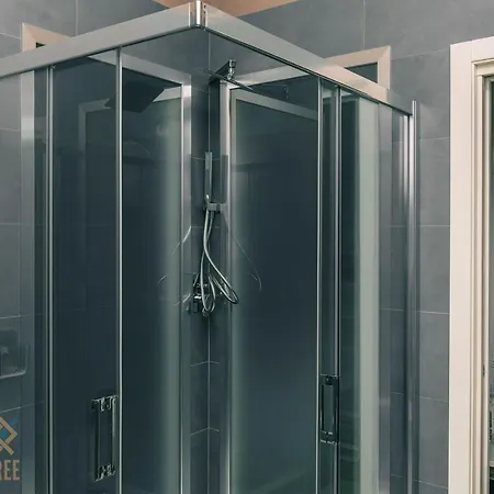 Four לינה וארוחת בוקר