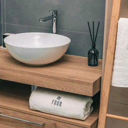 Alojamento de Acomodação e Pequeno-almoço Four