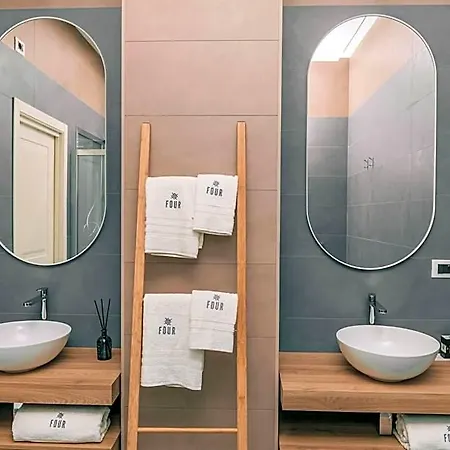 Bed & Breakfast Four 4*